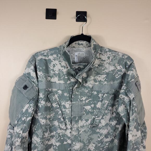 Army Combat Uniform Coat in Digital Camo Size S - Picture 2 of 11